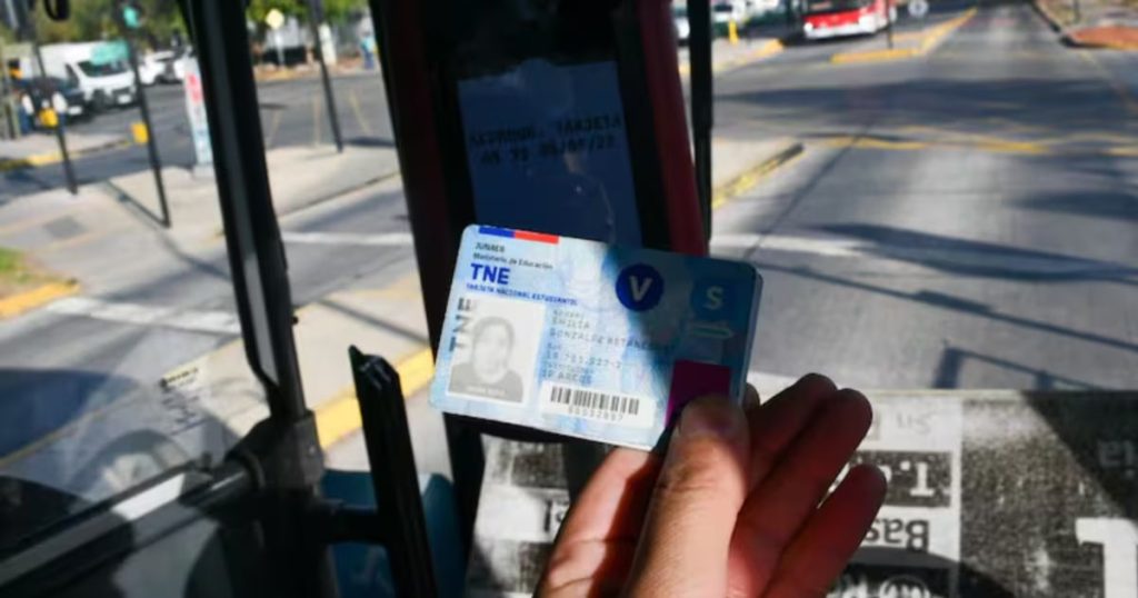 Junaeb impulsa campaña por el buen trato en el transporte público.