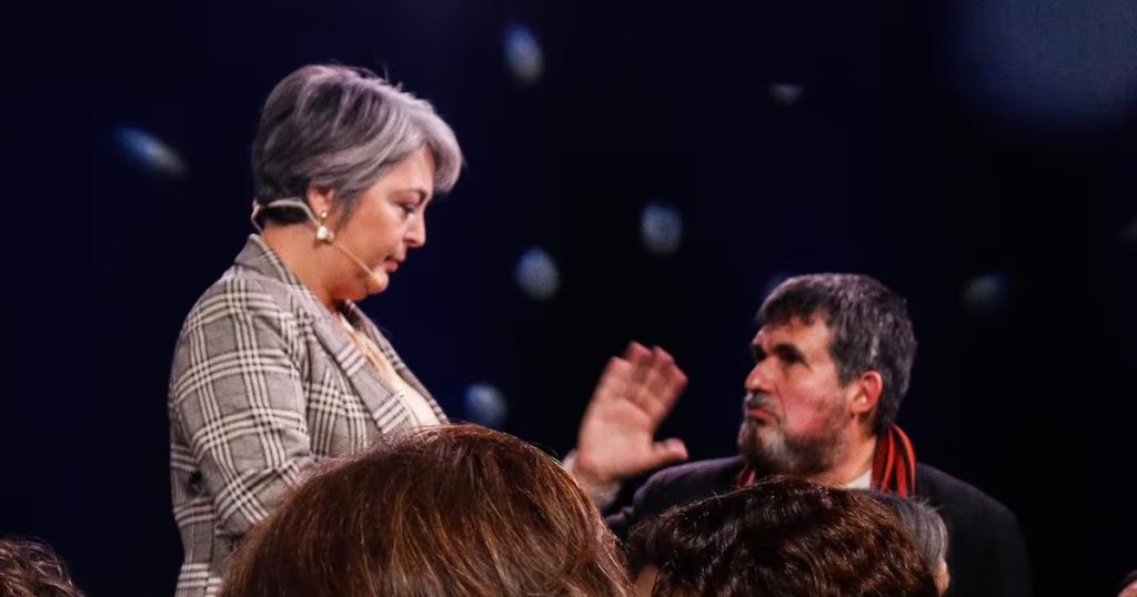 Gabriel Boric enfrenta cambios en su comando por polémicas declaraciones.