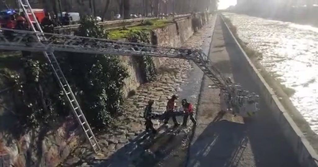 Rescate Dramático en el Río Mapocho tras Violento Asalto