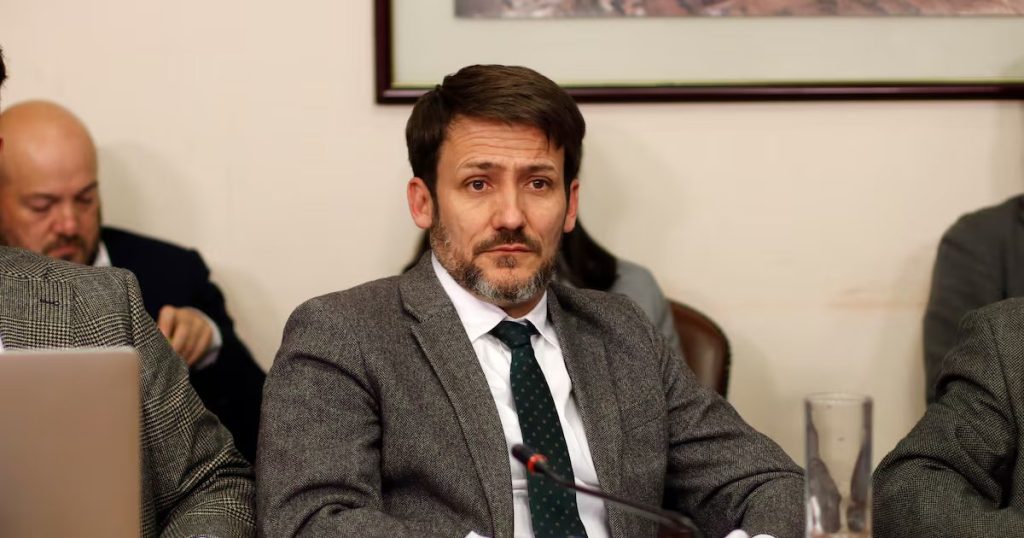 Exministro Pardow asistirá a crucial sesión sobre acusación constitucional