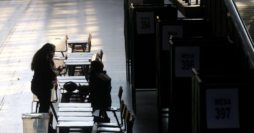 Más de 500 colegios sin clases tras elecciones en Chile