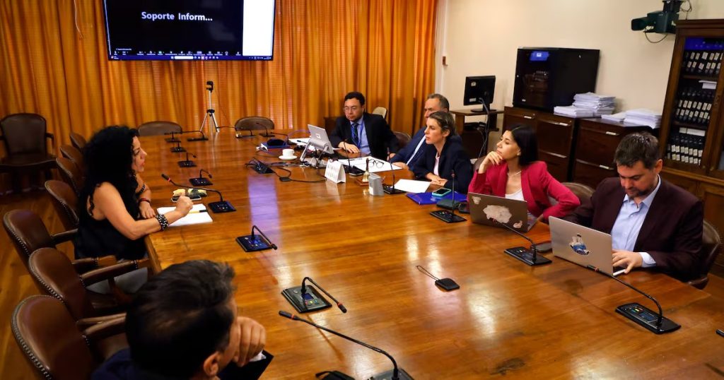 Acusación Constitucional contra el Juez Simpertigue: Un Debate Clave