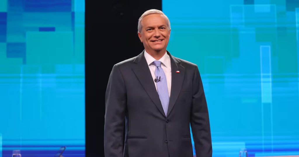 José Antonio Kast redefine su postura en el debate presidencial.