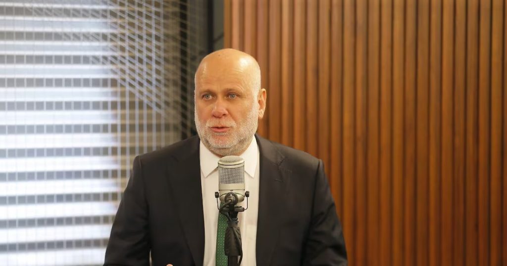 Elizalde y el Desafío de las Fake News en la Democracia