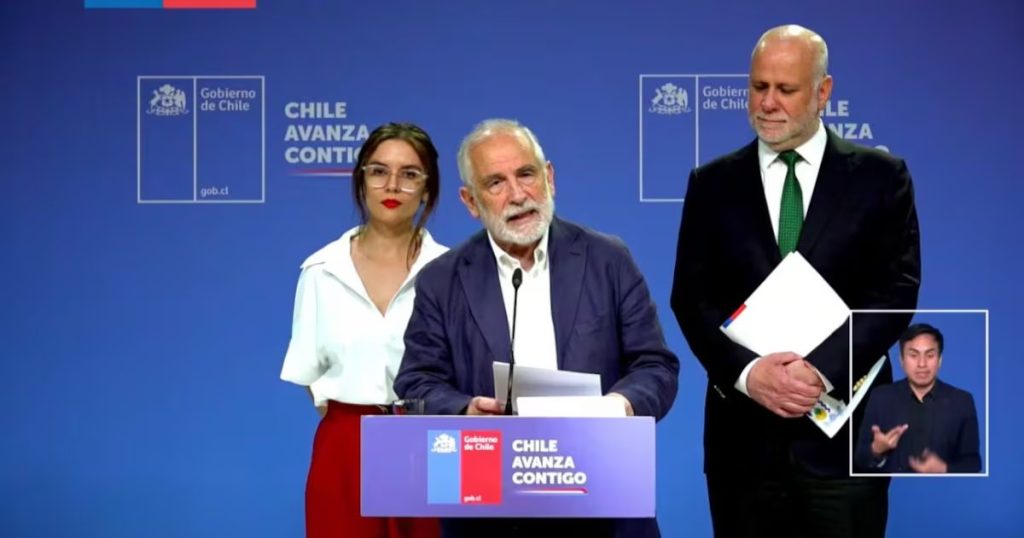 Gobierno chileno expropiará tierras para prevenir desalojo masivo.