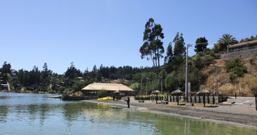 Crisis en Vichuquén: Contaminación del Lago Afecta al Turismo