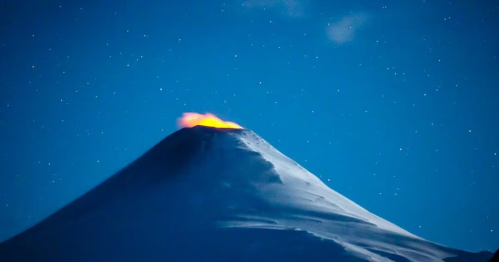 Monitoreo del Volcán Villarrica: Equipos Inactivos y Planes Obsoletos