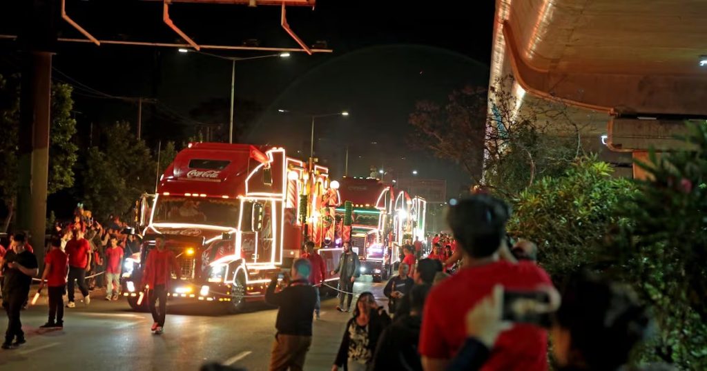 La Caravana Navideña de Coca Cola 2025 ilumina las calles de Chile