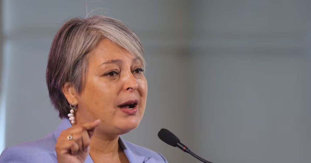 Encuentro entre Jeannette Jara y embajador de EE.UU. establece nuevo rumbo.