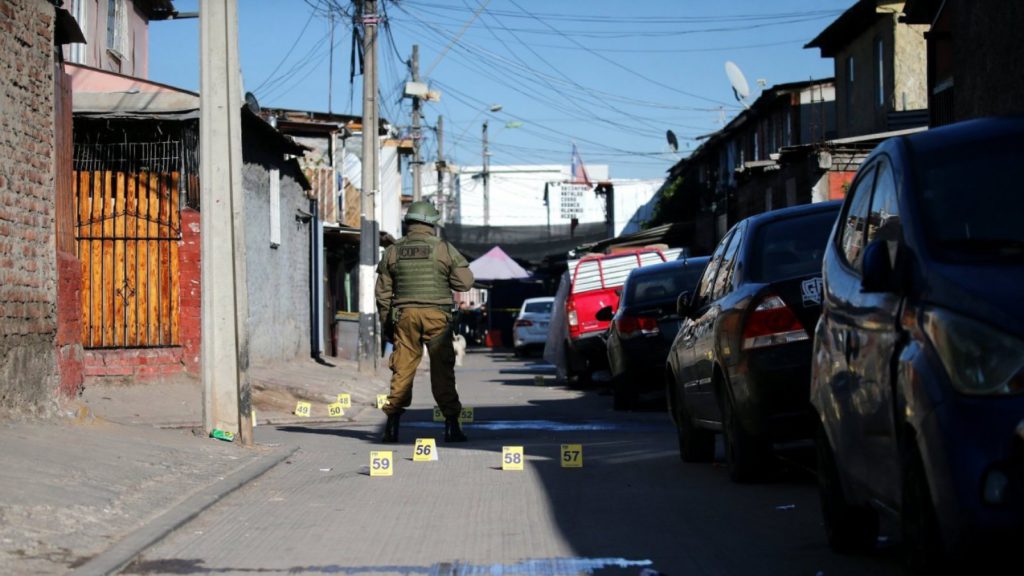 Hombre llega a domicilio de La Pintana y asesina a dos personas