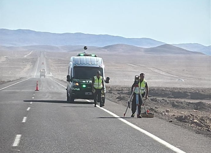 Choque entre vehículos en la Ruta 5 Norte deja dos fallecidos y cuatro heridos en Iquique
