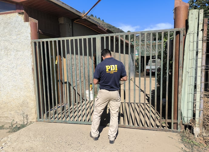 PDI investiga robo y homicidio con arma cortopunzante al interior de propiedad en Laguna Verde