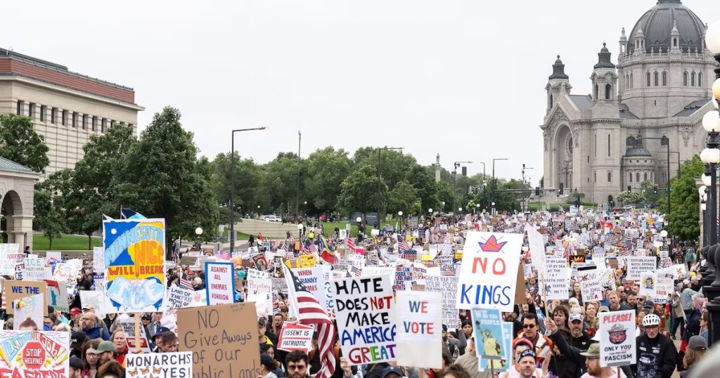 Protestas contra Trump EE.UU. - Protestas masivas contra Trump en aniversario del Ejército de EE.UU.