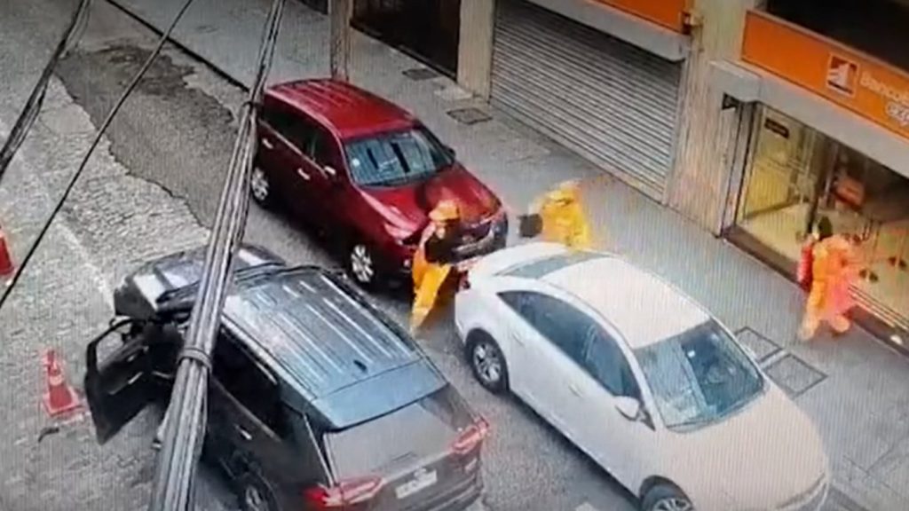 "Asalto Detenido en Valparaíso" - Valparaíso: Arrestan a Hombre por Asalto Durante Juicio de su Hijo