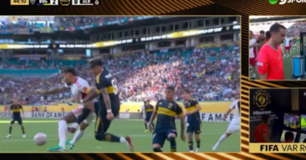 Penal Carlos Palacios Benfica - Polémica arbitral complica a Boca en el Mundial