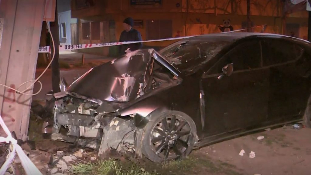 Accidente de Vehículo en Conchalí con un Conductor Ebrio - Impactante Accidente en Conchalí: Conductor Ebrio Choca con Poste