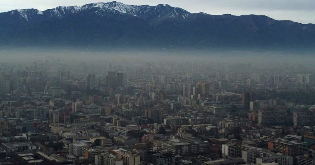 Alerta Ambiental en la Región Metropolitana por Contaminación - Santiago enfrenta alerta ambiental: restricciones y medidas clave