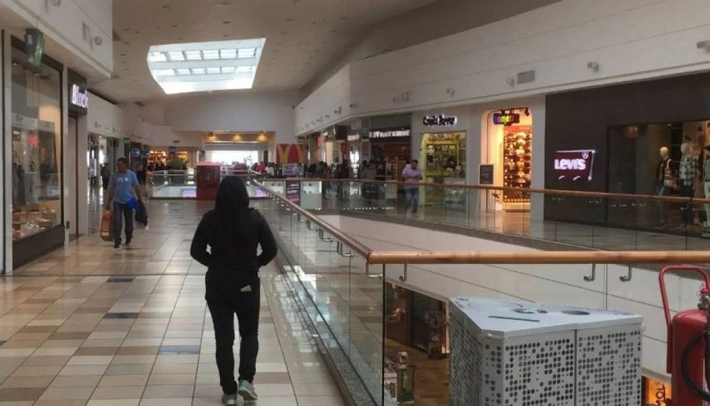 Cierre del Mallplaza en Antofagasta por Alerta de Tsunami - Mallplaza Antofagasta cierra por alerta de tsunami y prioriza la seguridad.