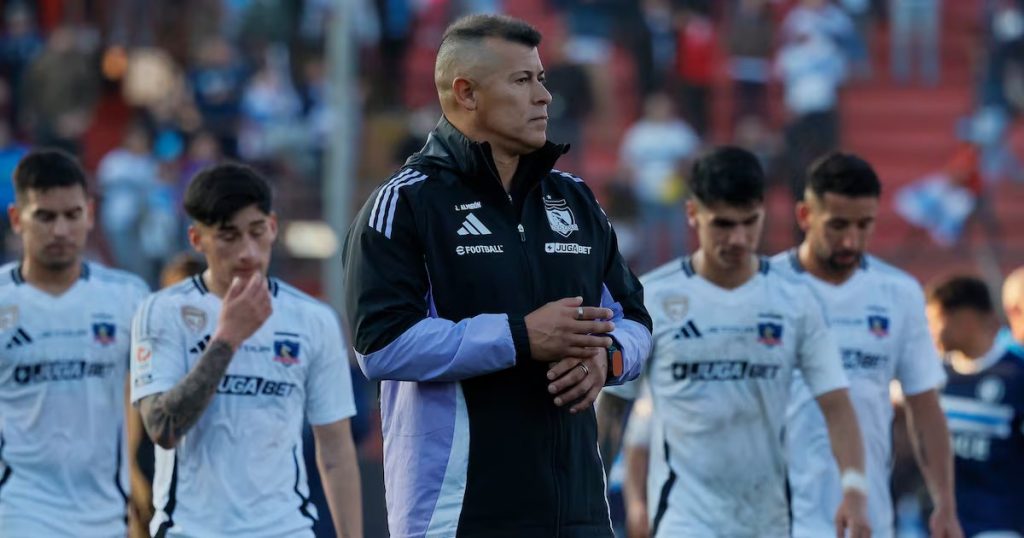 Crisis Colo Colo Almirón - Jorge Almirón minimiza la crisis en Colo Colo tras la derrota