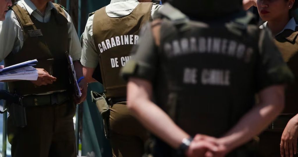 Detención de Sujetos por Engaño a Adultos Mayores en Santiago - Carabineros Desbaratan Estafa a Adultos Mayores en Santiago