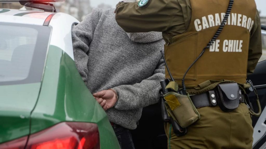 Detención de un Hombre por Parricidio en Puente Alto - Detención en Puente Alto: Hombre Ataca a Su Hijo