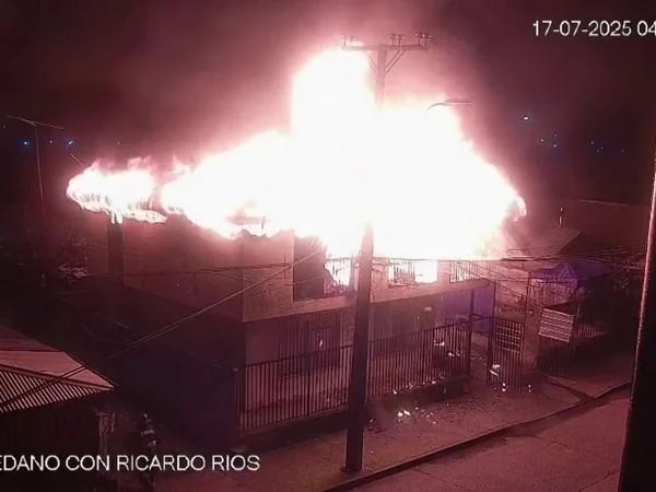 Detención de un Hombre que Robó un Vestido de Monja en Chile - Detención de Hombre que Robó Vestido de Monja y Cometió Incendio.
