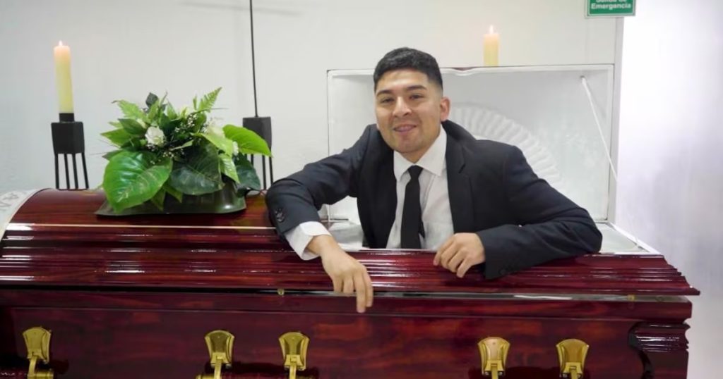 Detención del Empresario Funerario Iván Martínez en Santiago - Detención de empresario funerario revela infracción de armas