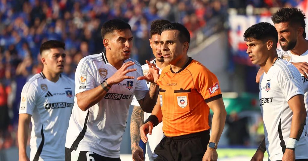 El Polémico Historial del Árbitro Piero Maza en el Superclásico - Piero Maza Regresa al Superclásico Chileno: ¿Controversia a la Vista?