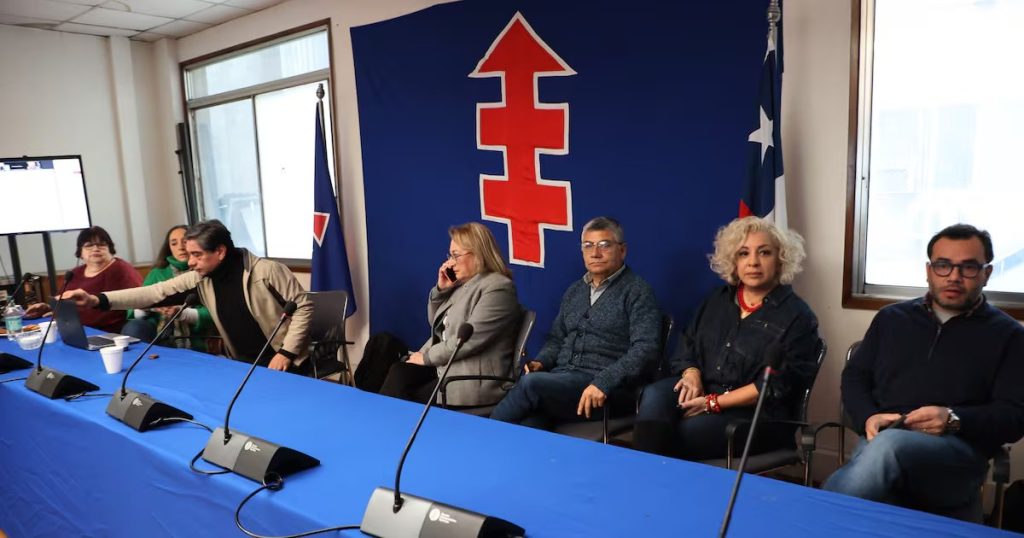 Estado de la Democracia Cristiana tras el Respaldo a Jeannette Jara - Crisis en la Democracia Cristiana: Apoyo a Jara Desata Renuncias