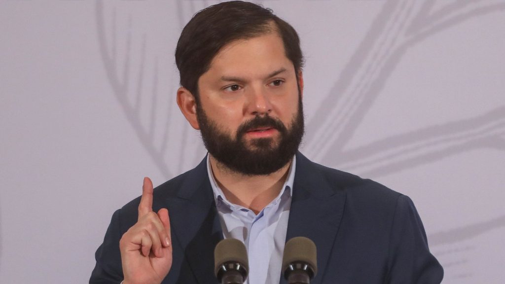 Exigencia de Boric a Israel sobre el Conflicto en Gaza - Boric insta a Israel a detener acciones en Gaza: un llamado urgente