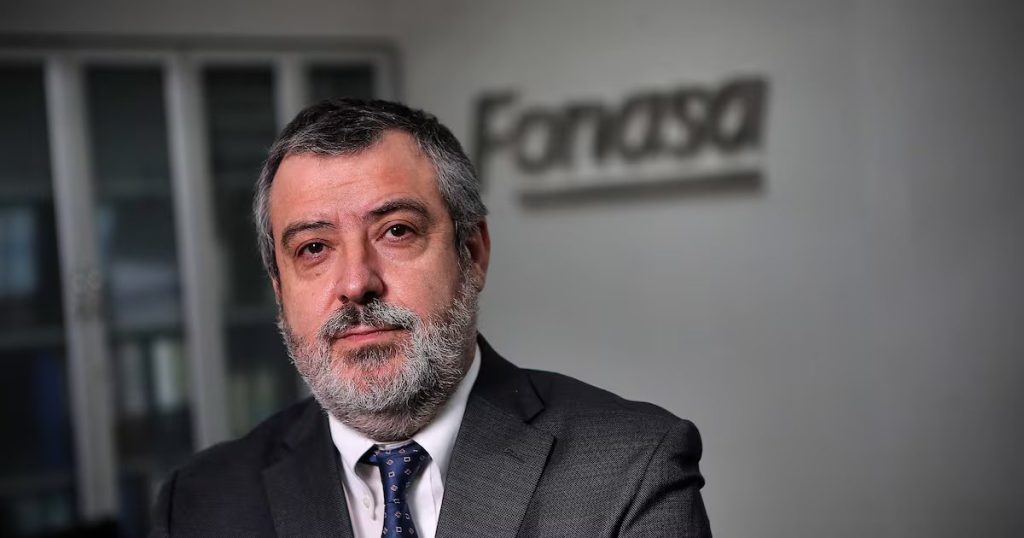 Fonasa Listas de Espera - Fonasa enfrenta desafíos en listas de espera quirúrgicas