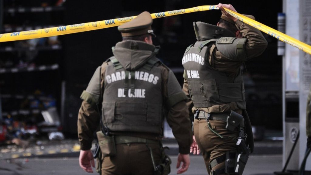 Hombre Baleado tras Atacar a una Mujer y a Carabineros en Nacimiento - Tensión en Nacimiento: Hombre Armado con Cuchillos Resulta Herido