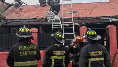 Incendio en la Casa de los Padres de Valentina Toro en Santiago - Incendio en la Casa de los Padres de Valentina Toro en Santiago