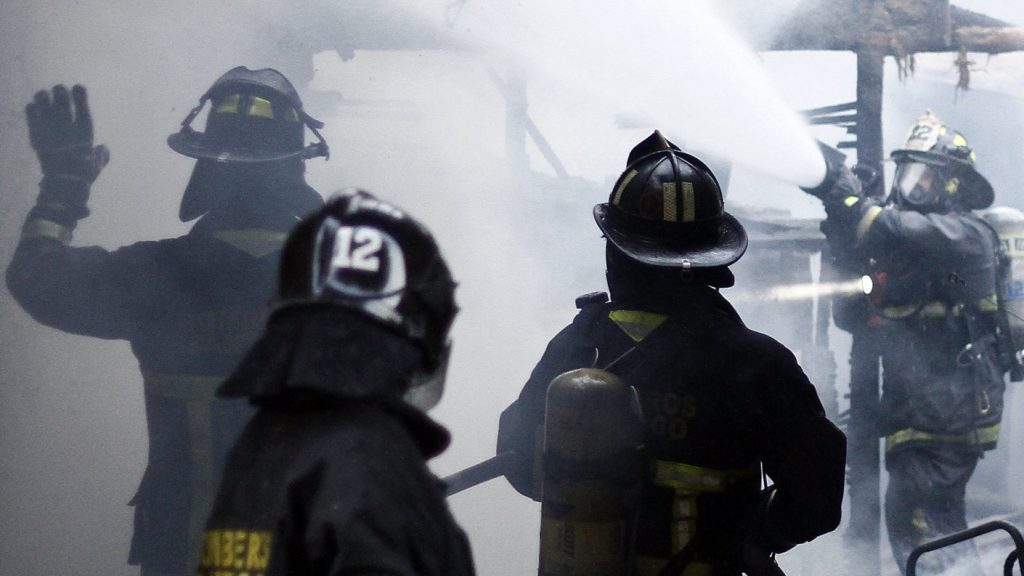 Incendio Familia Pichilemu - Tragedia Familiar en Pichilemu: Investigación del Incendio Fatal