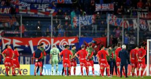 Investigación de la Conmebol a la u por el Comportamiento de la Barra - Conmebol investiga a la U: posibles sanciones en camino.