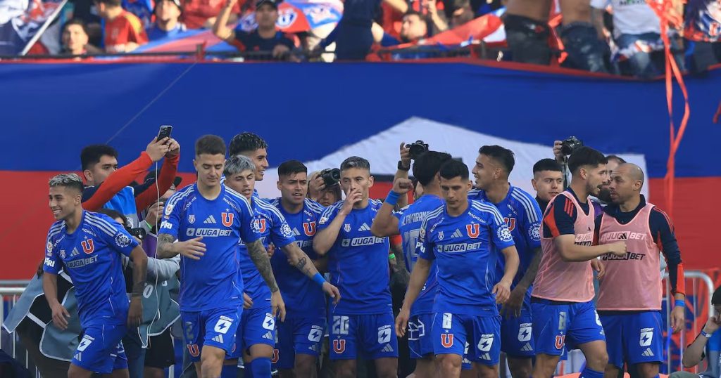 La u de Gustavo Álvarez Vence a Colo Colo en el Superclásico - La U de Gustavo Álvarez rompe la maldición ante Colo Colo