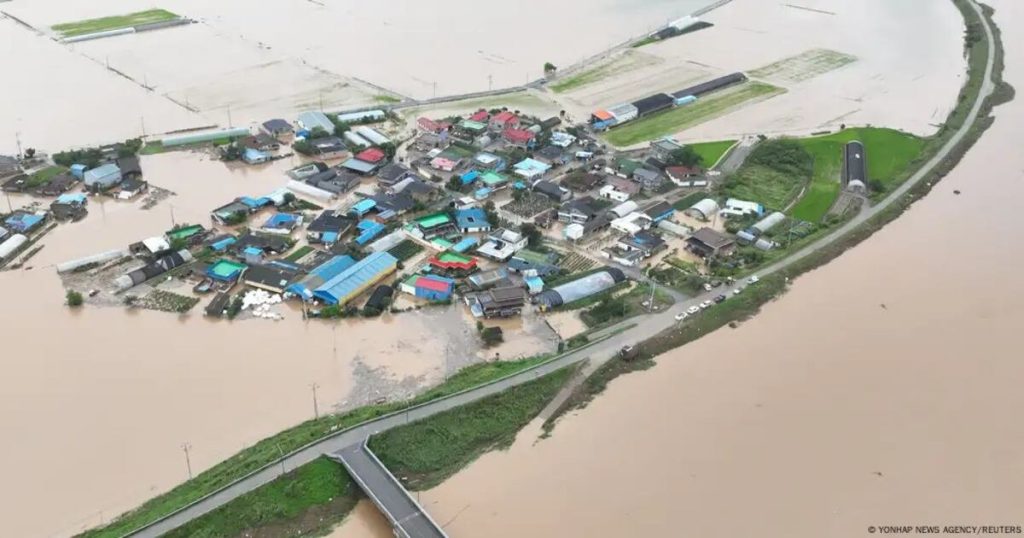 Número de Muertos y Evacuados en Corea del Sur tras las Lluvias Torrenciales - Devastadoras Lluvias en Corea del Sur Obligan a Evacuación Desesperada