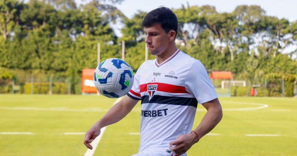 Presentación de Gonzalo Tapia en São Paulo, Brasil - Gonzalo Tapia inicia nuevo capítulo en São Paulo FC