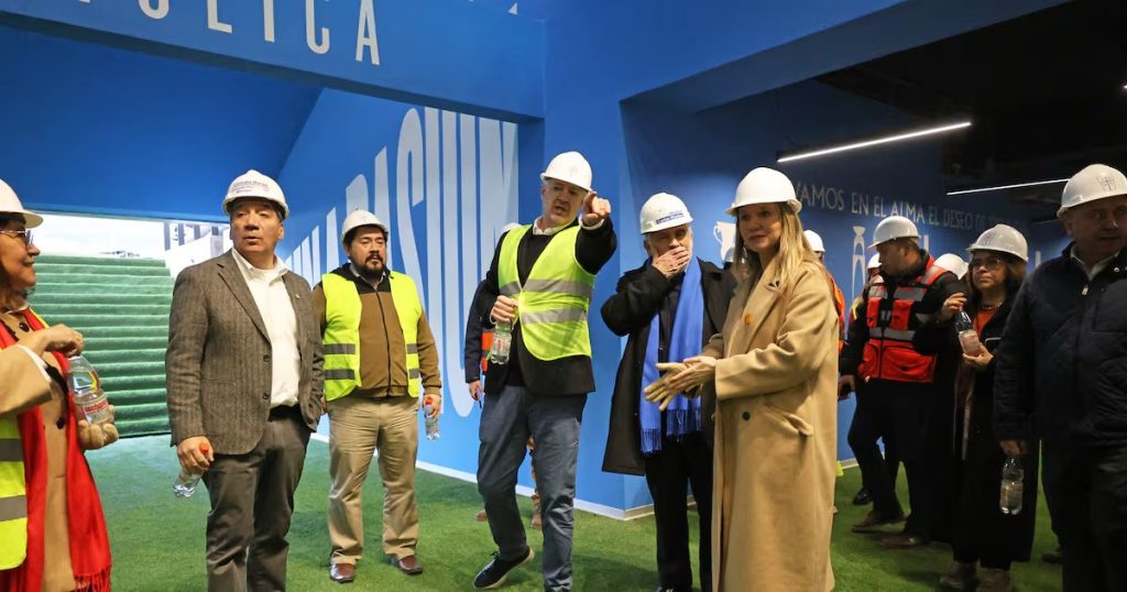 Recepción del Claro Arena en la Universidad Católica ante la Falta de Permisos Municipales - Claro Arena: Expectativas y Retos para la UC en su Inauguración