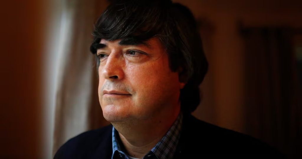 Relato de Jaime Bayly sobre la Vida en una Isla Bendita - Una Isla de Contrastes: Vida en Medio de la Canícula