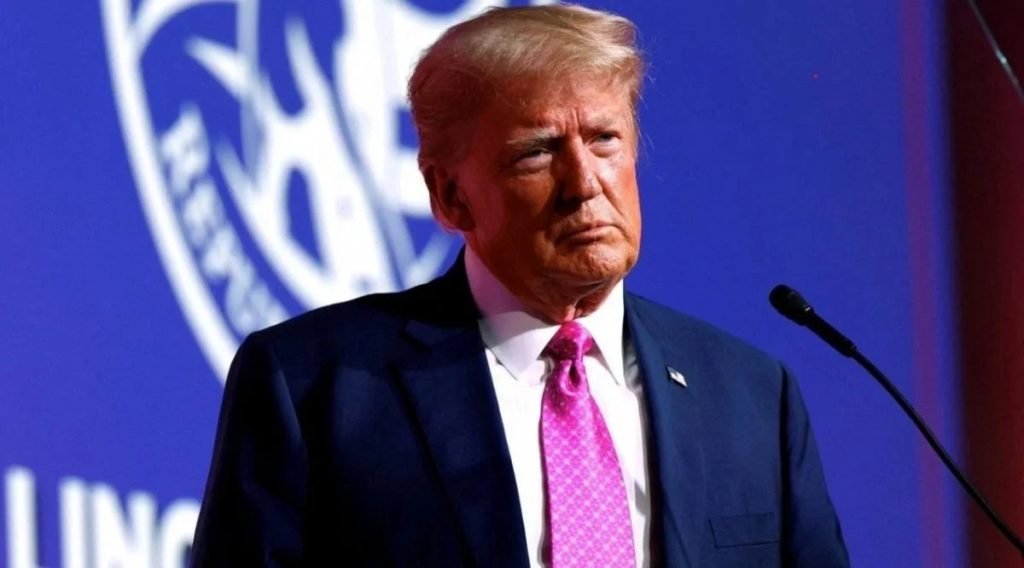 Tregua Arancelaria Trump Aplazada - Trump pospone aranceles, afectando a socios comerciales y mercados.