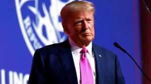 Tregua Arancelaria Trump Aplazada - Trump pospone aranceles, afectando a socios comerciales y mercados.