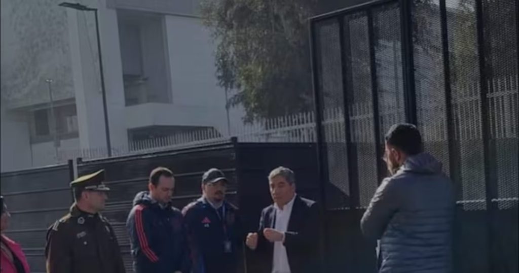 Vallas Antiavalanchas en el Superclásico de Chile - Innovadoras Vallas Antiavalanchas Protegen el Superclásico Chileno