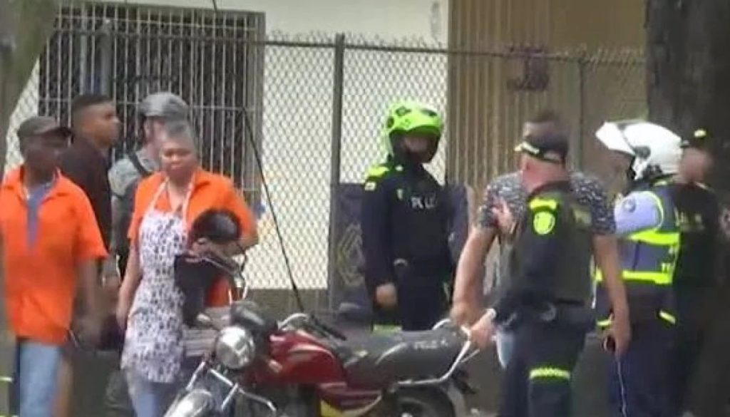 Atentados en Colombia Dejan 20 Muertos y Decenas de Heridos - Violencia en Colombia: Tres atentados dejan 20 muertos.