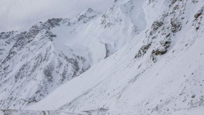Avalancha en la Parva y la Respuesta del Alcalde Alessandri - Avalancha en La Parva: Esquiadores imprudentes generan alarma.