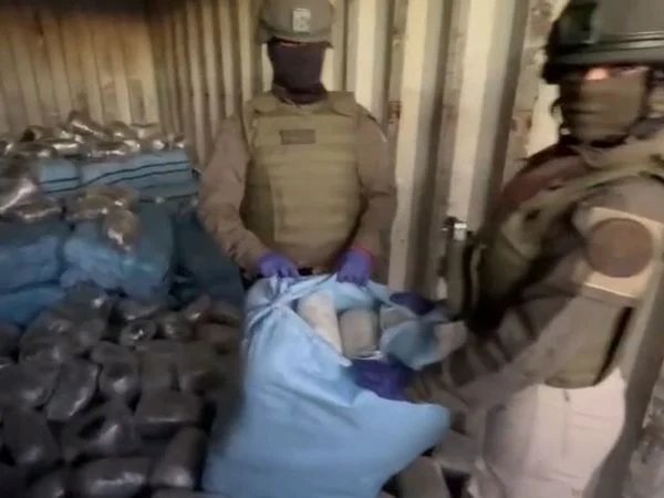 Decomisos de Marihuana y Cigarrillos en Antofagasta - Antofagasta: Carabineros decomisan drogas y cigarrillos ilegales.