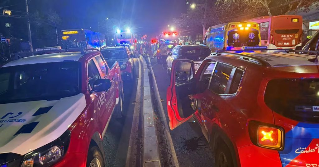 Detención de Sujetos tras un Choque Frontal en la Av. las Condes - Persecución Policial en Las Condes Culmina en Impactante Choque