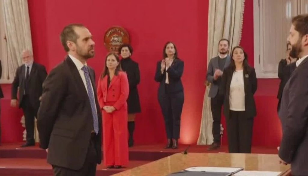 El Primer Día de Nicolás Grau Como Ministro de Hacienda - Nicolás Grau asume Hacienda con enfoque en empleo y fiscalidad