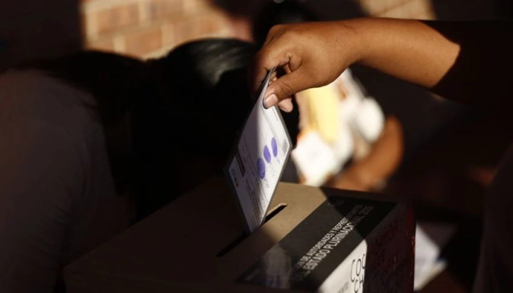 Elecciones Presidenciales en Bolivia Este Domingo - Bolivia se prepara para elecciones en medio de polémicas y desafíos económicos.