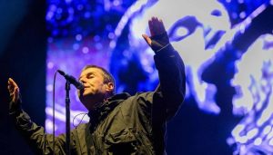 Hombre Muere tras Caer desde las Gradas en un Concierto de Oasis - Hombre fallece tras caer en concierto de Oasis en Wembley.